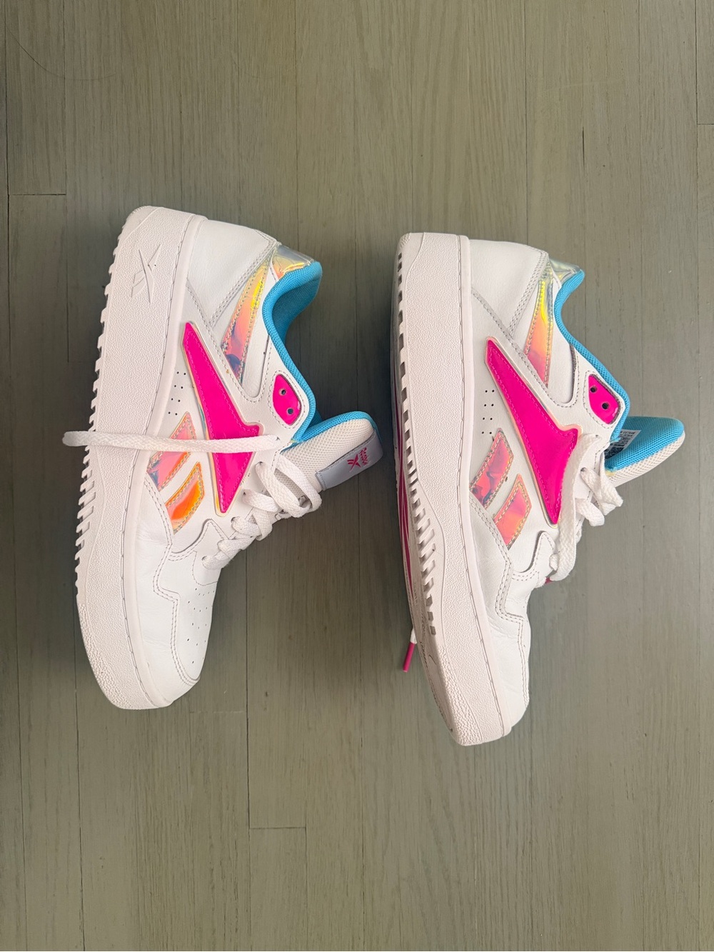 Women’s Reebok White Sneakers with Pink Accent and Iridescent Details